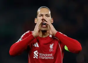 پیام فن‌دایک به هواداران: انتقاد کنید، بی‌احترامی نه!