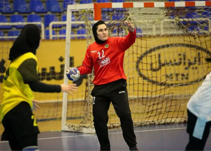 صدر جدول لیگ هندبال زنان دست نخورد