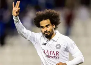 اکرم عفیف از تراکتور جایزه گرفت!