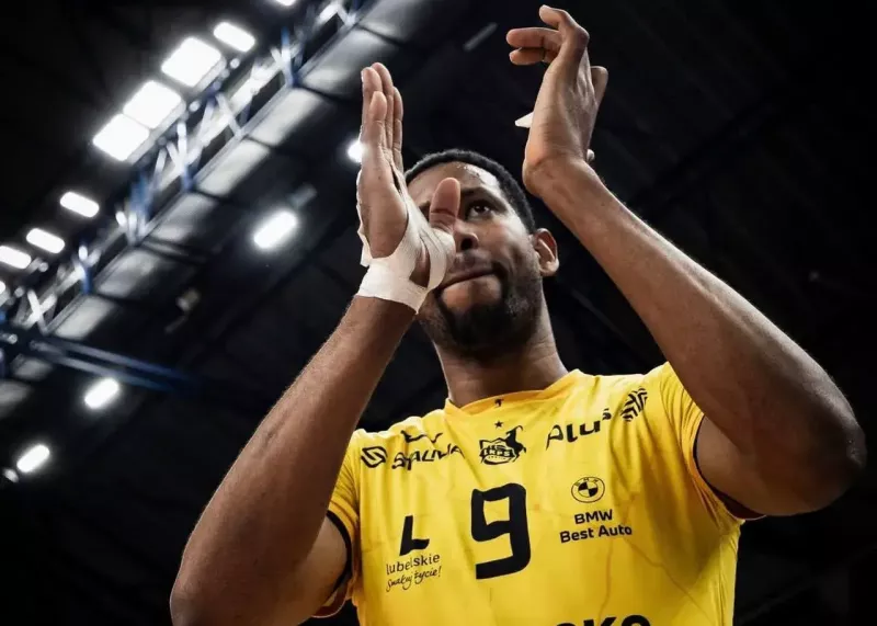 کل لهستان برای سقوط عبادی‌پور بسیج شد، حتی لئون!