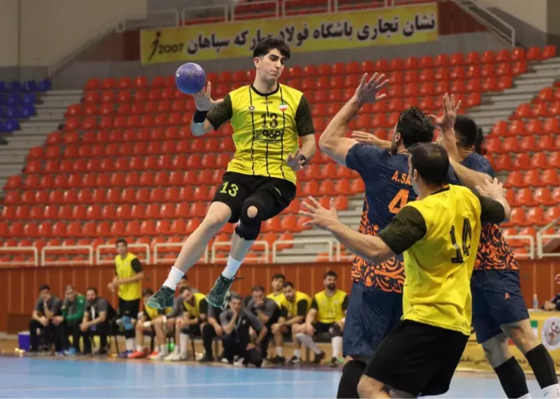 قهرمان لیگ برتر هندبال از کورس جا ماند!