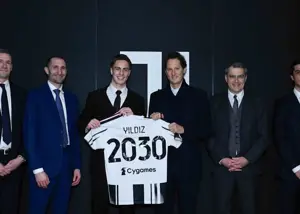 رسمی: یوونتوس با ستاره ترک تمدید کرد