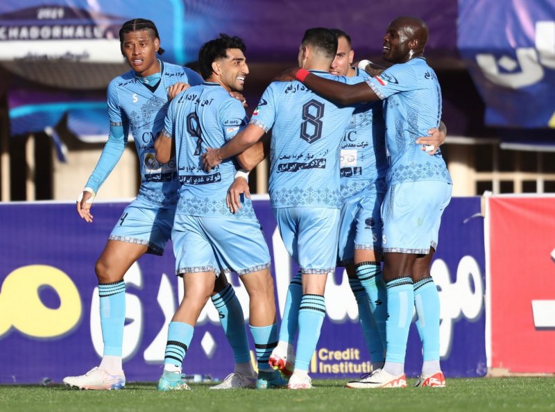 چشم مدعیان قهرمانی لیگ به چادرملو