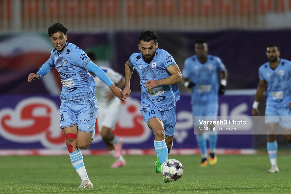 اخباری: بازیکن درجه چندم ۵۰ میلیارد قیمت دارد!