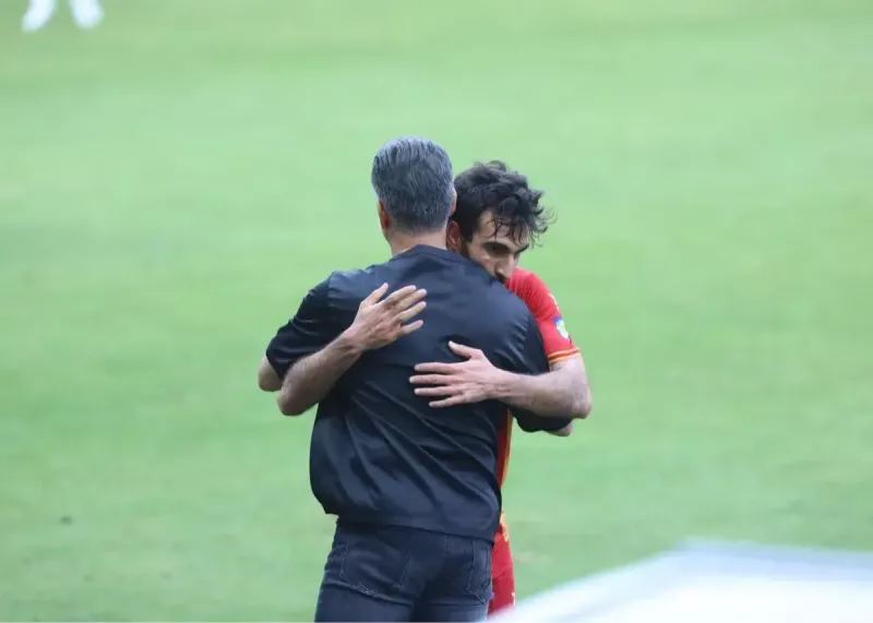 مطهری: بازیکنانم مثل گلادیاتور می‌جنگند