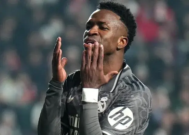 وینیسیوس به ریش والنسیایی‌ها خندید! (عکس)