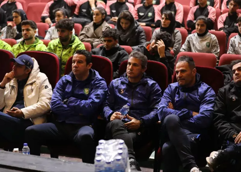 رحمتی شاگردانش را به کلاس داوری بُرد