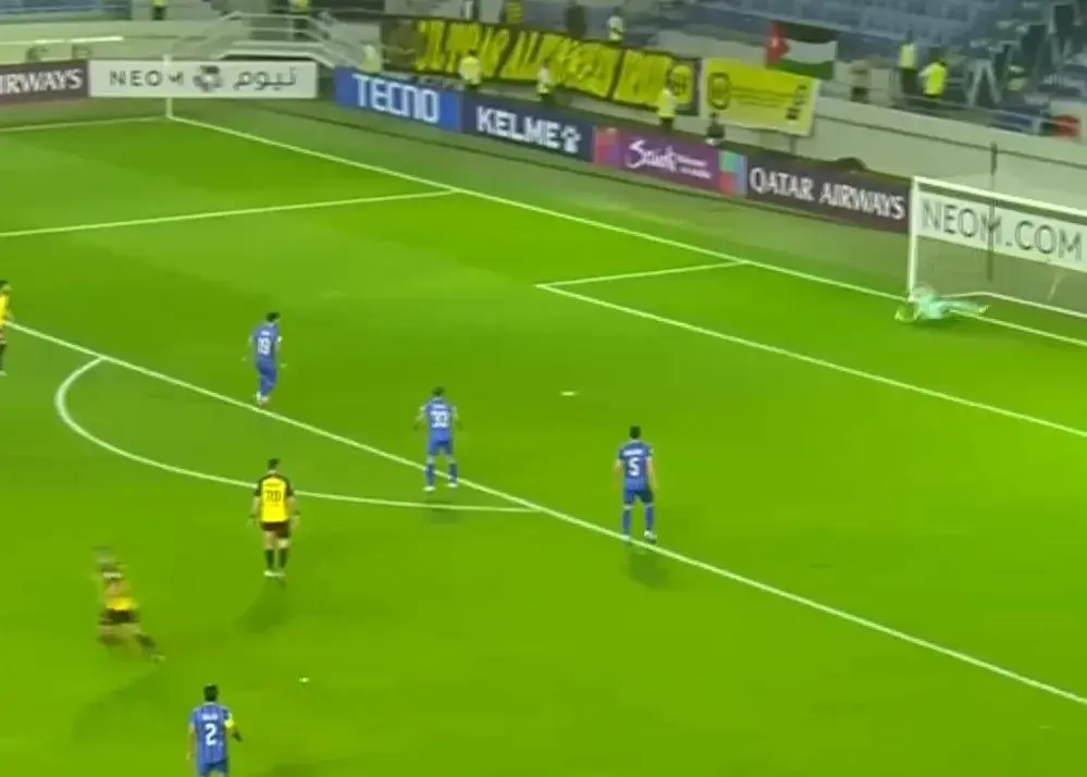 سکته استقلال با شلیک ۳۰ متری ابوجلبوش