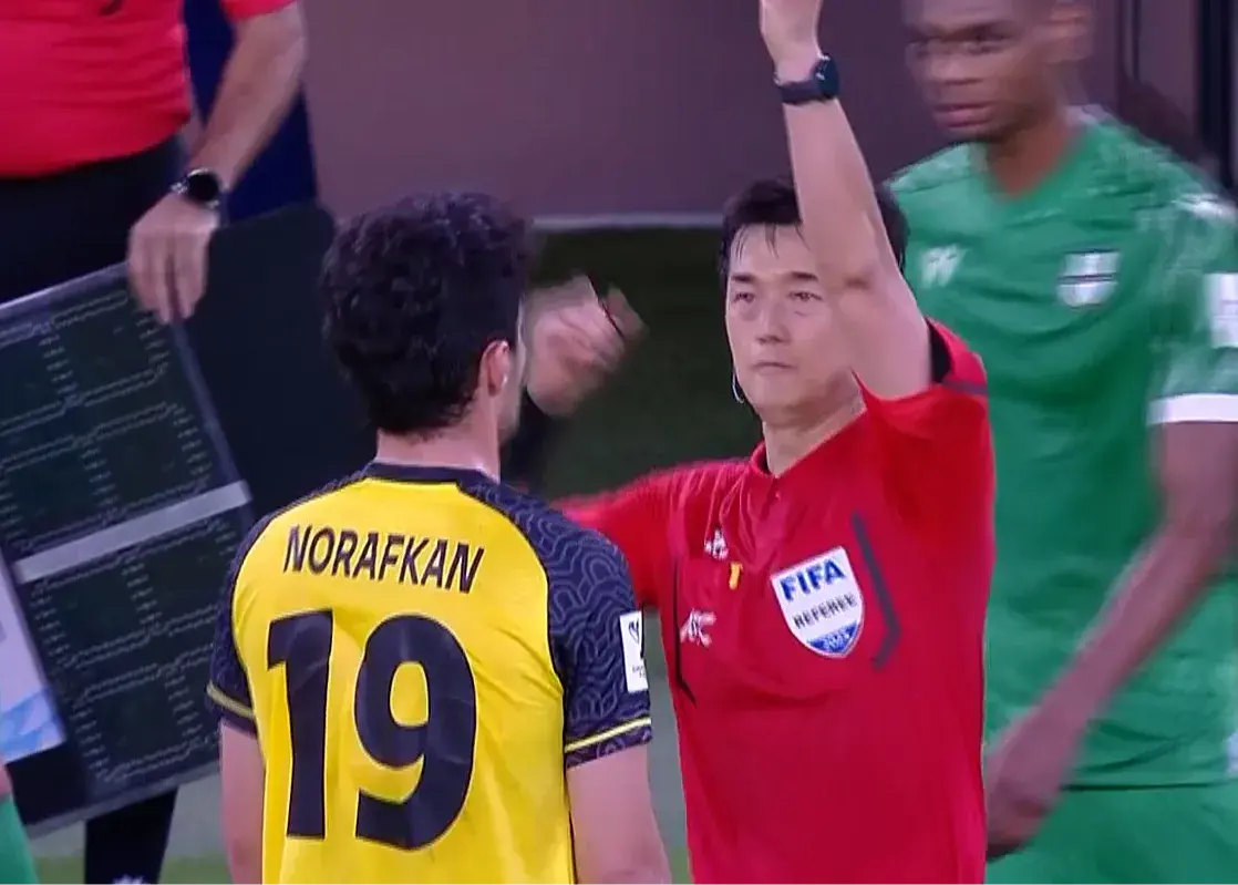 دلداری دسته جمعی بعد از کارت قرمز نورافکن!