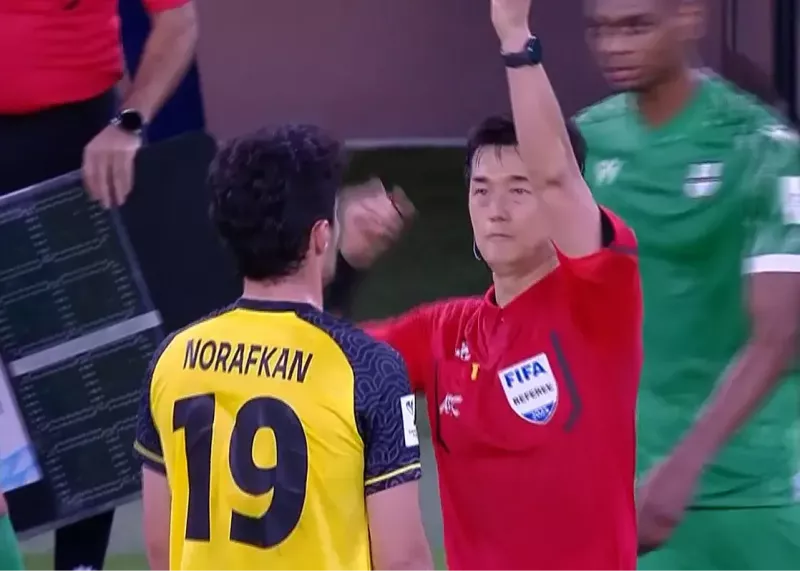 دلداری دسته جمعی بعد از کارت قرمز نورافکن!