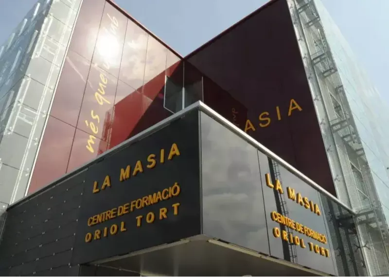 یکی از دیوارهای کمپ بارسلونا فرو ریخت