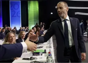 رئیس یوفا: ذره‌ای از احترامم به پرز کم نشد