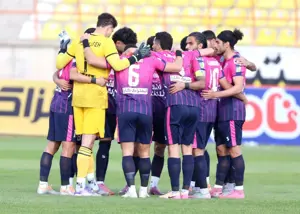 تصمیم جنجالی داور در بازی شش امتیاز هفته (عکس)