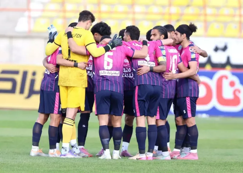 تصمیم جنجالی داور در بازی شش امتیاز هفته (عکس)