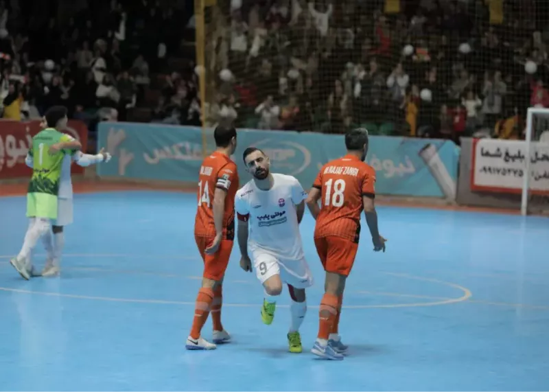 نتایج هفته ۲۳ لیگ برتر: بانگ قهرمانی در اصفهان