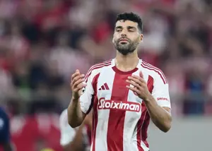 مندیلیبار به طارمی استراحت داد