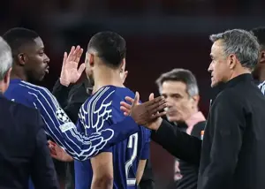 آب سرد پاریس روی جنگ لفظی انریکه و دمبله