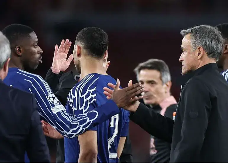 آب سرد پاریس روی جنگ لفظی انریکه و دمبله