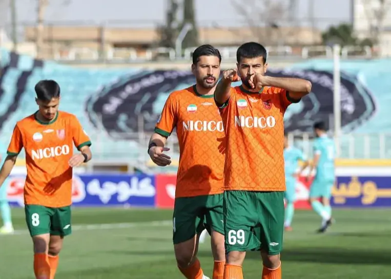 پایان نیمه اول: جباری در آستانه برد بزرگ