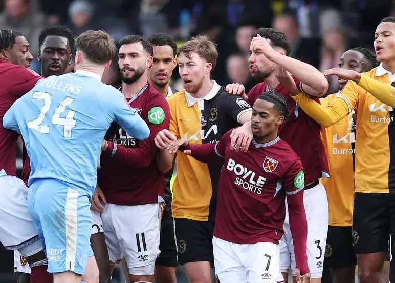 دعوای خیابانی در یک بازی جام حذفی انگلیس!