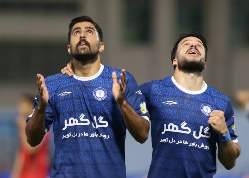 عجایب هفتگانه صدر جدول لیگ بیست و پنجم!