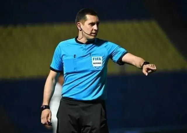 هموطن ماشا و آشورماتوف داور بازی استقلال