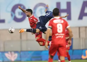 گل‌گهر 3 - پرسپولیس 1: صدرنشین جدید لیگ!