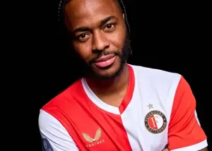 استرلینگ از تمرین با تیم جدیدش منع شد!