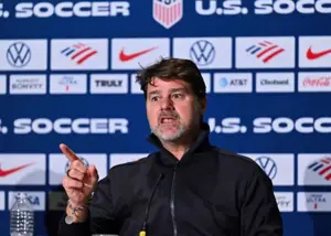 حمله به آنری به خاطر مسی و حکیمی!