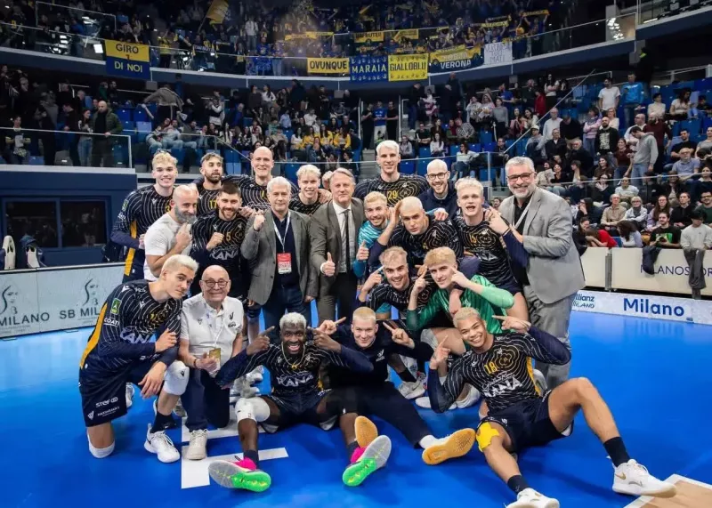 الوعده وفا: بلوند دستهجمعی بعد از قهرمانی!(عکس)