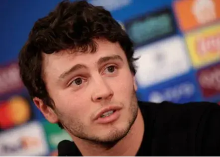 در پی‌اس‌جی در چشم هم نگاه می‌کنیم و حرف می‌زنیم