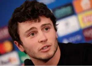 در پی‌اس‌جی در چشم هم نگاه می‌کنیم و حرف می‌زنیم