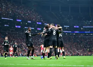 زلزله 60 ثانیه‌ای استانبول: توپ را کاشتند و گل کردند!