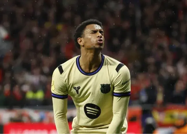 منچستریونایتد مشتری مدافع بارسلونا شد