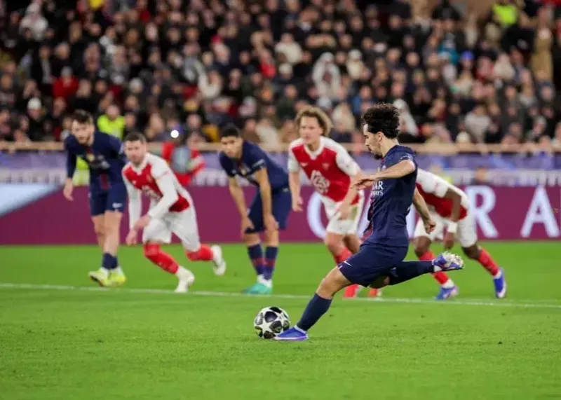 ویتینیا مصاحبه گلر موناکو را قطع کرد!