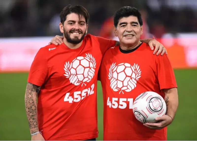 کیوو، دهانت را آب بکش بعد اسم مارادونا را بیاور!