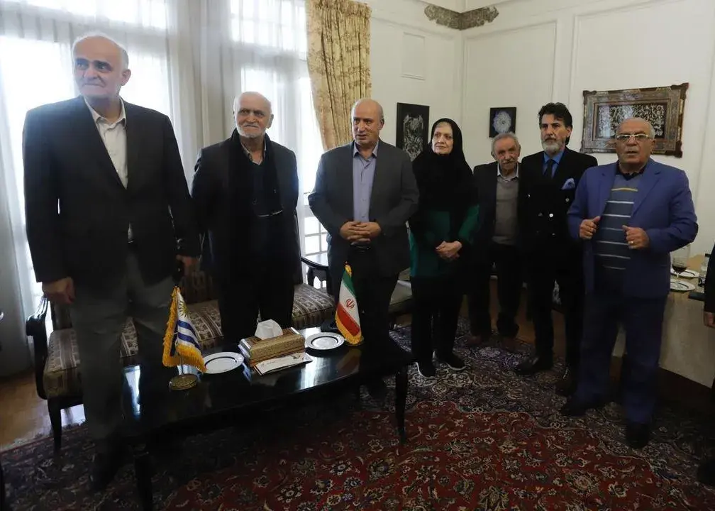 مهدی تاج مثل دیپلمات‌ها در سفارت اروگوئه!(عکس)