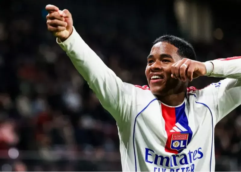 اندریک از هم‌تیمی‌هایش اخاذی می‌کند!