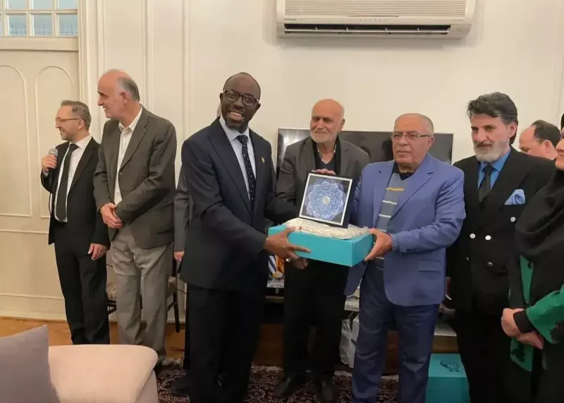 حضور حسن روشن در یک مکان غیرمنتظره (عکس)