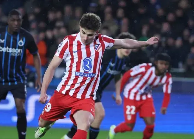 مهاجم جذاب تکذیب کرد: با بارسا حرف نزدیم