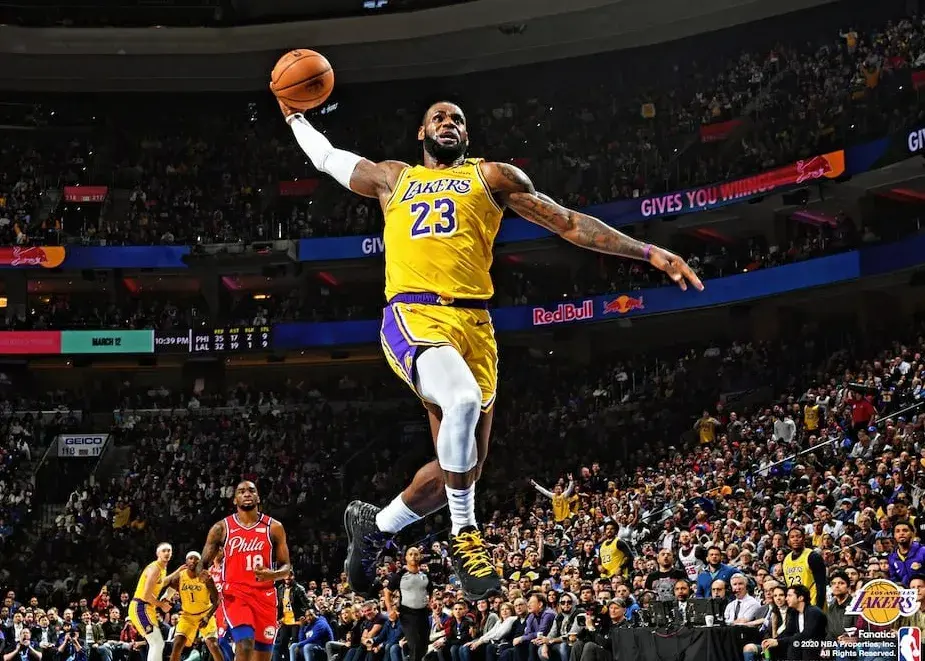 لبران جیمز: بسکتبالیست هستم نه بازیگر سیرک!