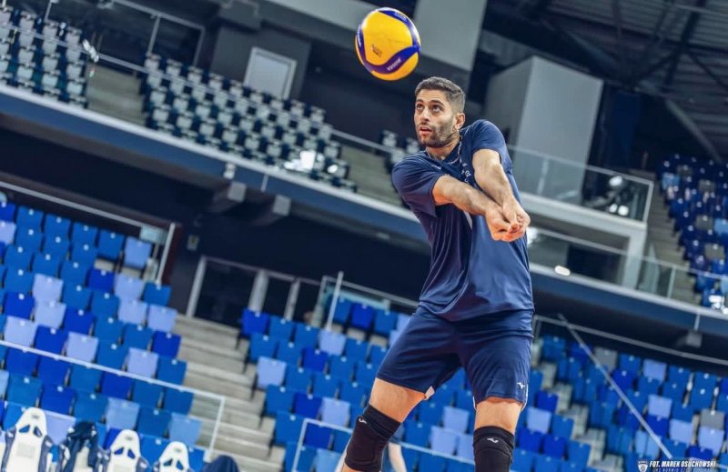 غول لهستانی مشتری کاپیتان سابق ایران 