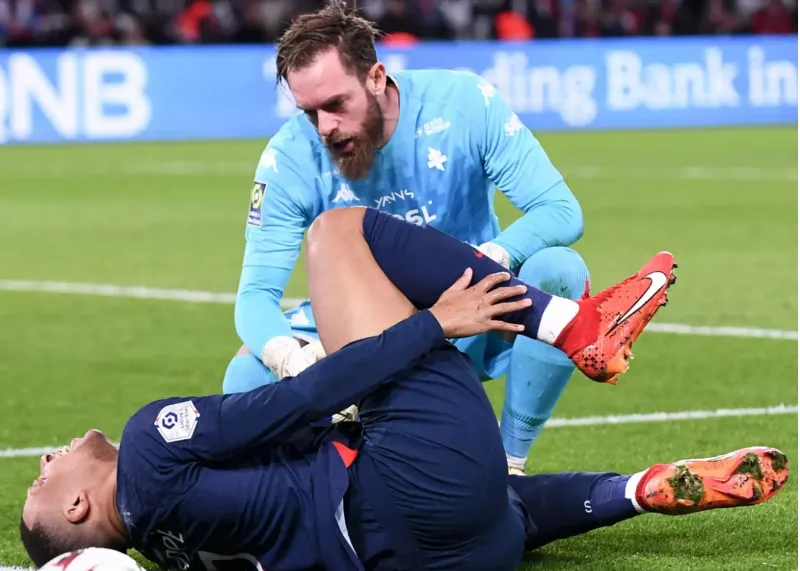 امباپه آشغال است، جلوی دوربین نقش بازی می‌کند!