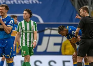 تاریخی: کارت زرد-قرمز بعد از یک و نیم ثانیه!