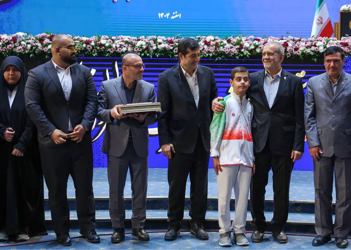 تجلیل رئیس جمهور از قهرمانان پارالمپیکی(عکس)