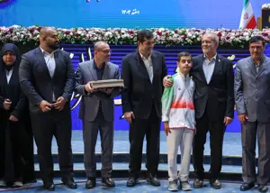 تجلیل رئیس جمهور از قهرمانان پارالمپیکی(عکس)