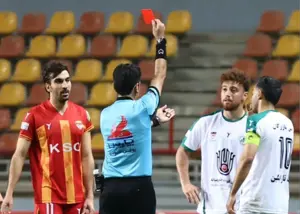 اعتراض متفاوت ذوبی‌ها به جنجال‌های فولاد آرنا (عکس)