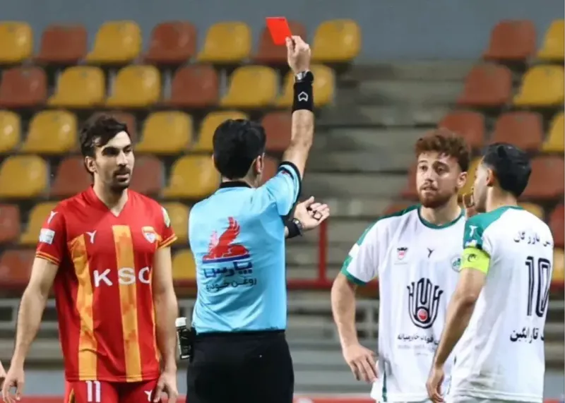 اعتراض متفاوت ذوبی‌ها به جنجال‌های فولاد آرنا (عکس)