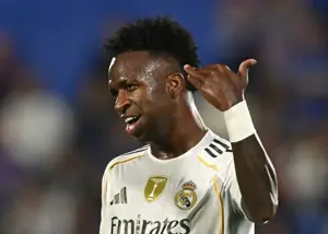 اینجا هم دست از سر وینیسیوس برنداشتند!