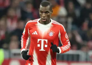 دیوانگی ستاره بایرن: برهنه زیر برف! (عکس)